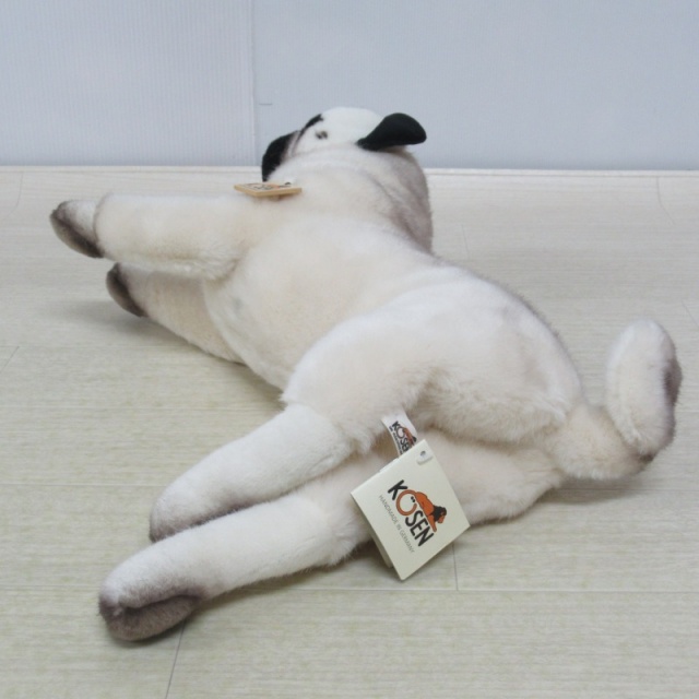 ケーセン パグぬいぐるみ 後ろ姿